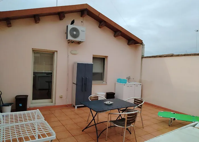 Mansarda Con Terrazzo Privato شقة